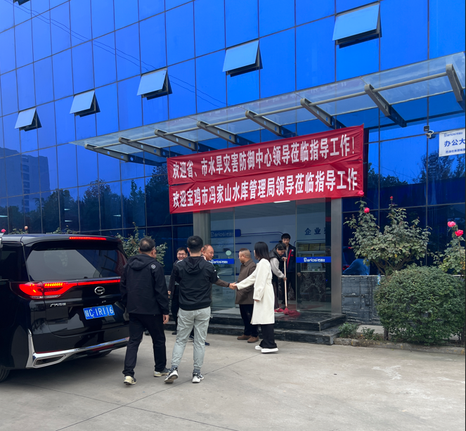 陜西水利領(lǐng)導(dǎo)考察清淤機(jī)器人，探索水庫(kù)治理新路徑